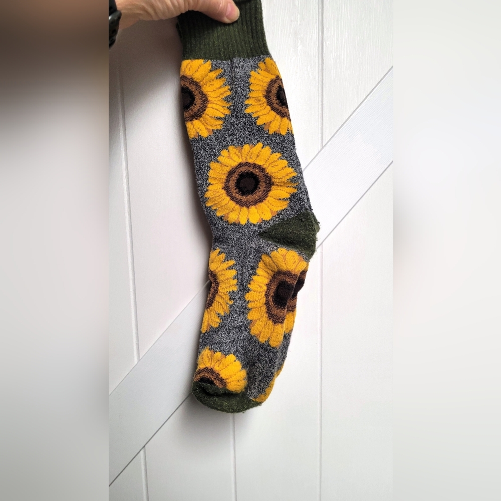 Sunflower Pattern Women's Casual Socks NWOT